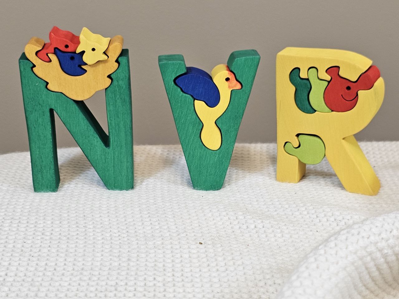 V - Bokstav Puslefigur i tre