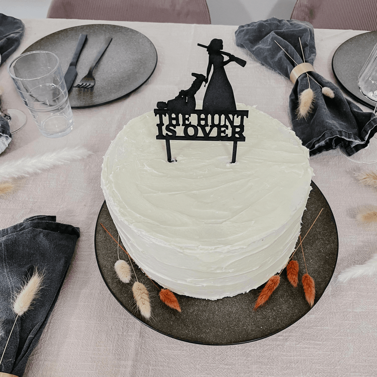 Bryllup, Kaketopper "The hunt is over"