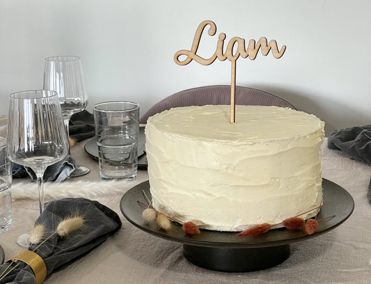 Kaketopper med eget navn. Eksklusiv dekor til kaken.